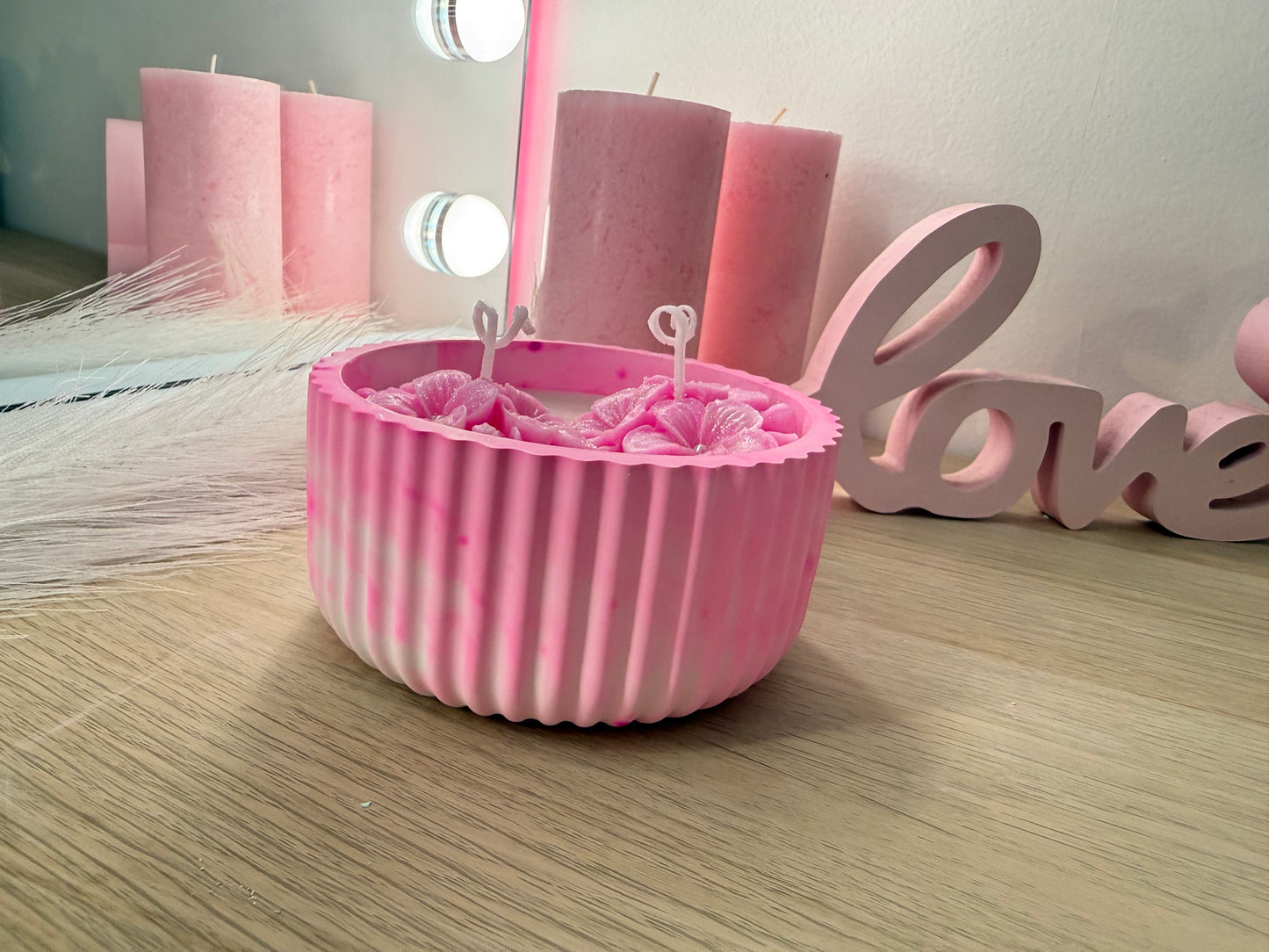 Handgegossene Blütenkerze in Rosé – moderne Deko & besondere Geschenkidee – personalisierbares Geschenk – handgemacht, personalisierbar, hochwertige Deko