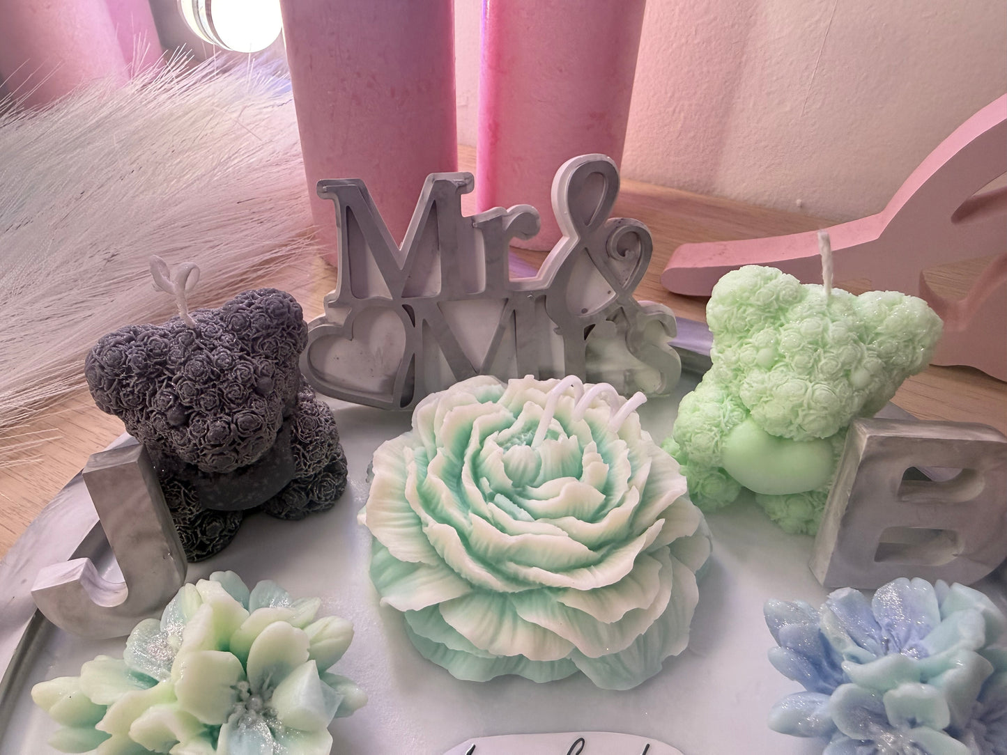 Hochzeits-Dekoteller XXL aus Gießkeramik & Sojawachs – exklusives Design mit Blüten - Mr & Mrs