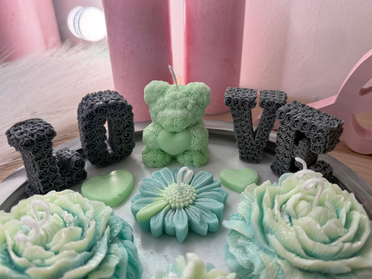 Personalisierbarer Dekoteller XXL aus der LOVE Kollektion mit 3D-Design