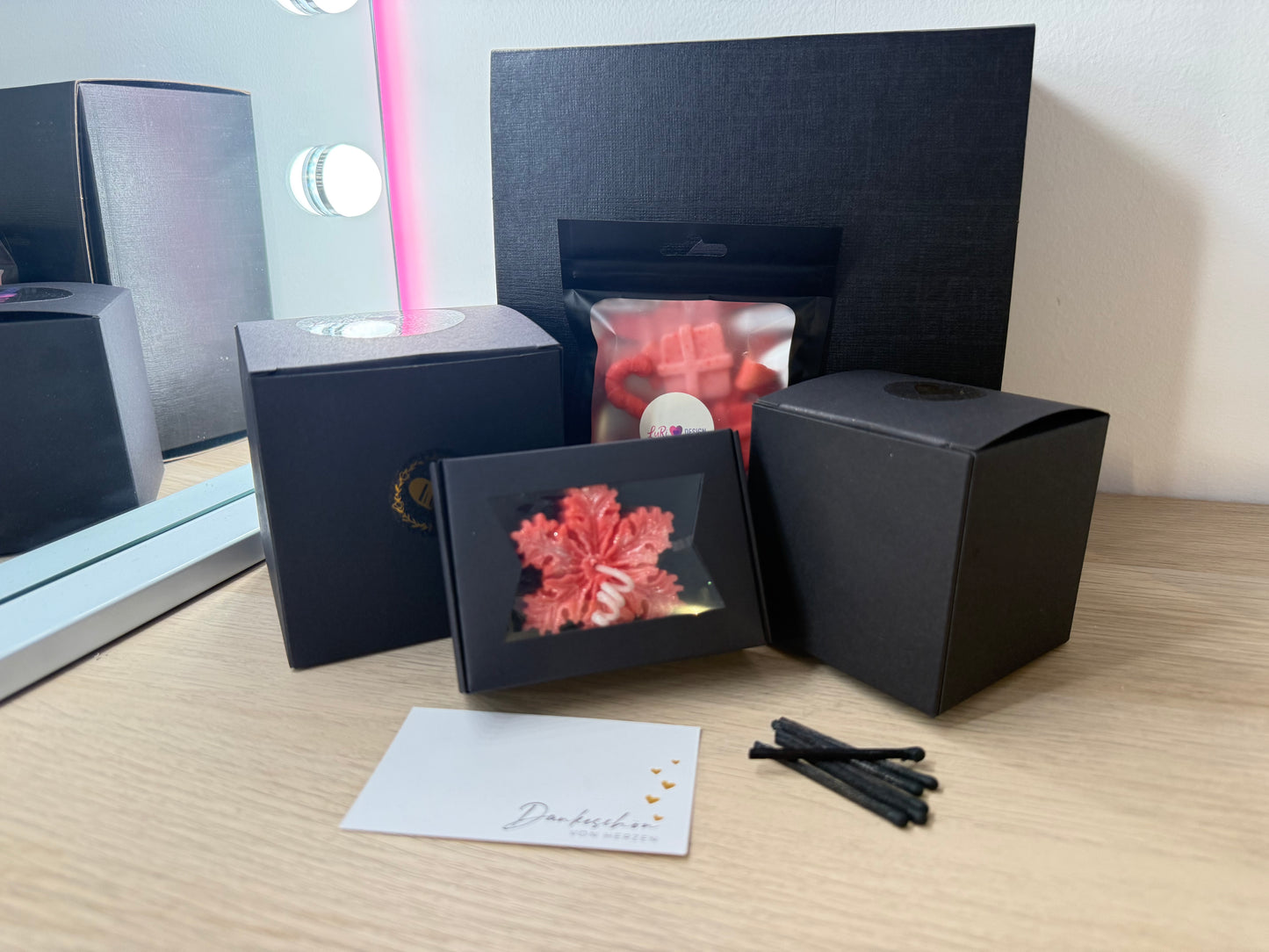 Weihnachtsgeschenkbox – mit Duftwachsschmelzer, Duftkerzen, weihnachtliche Dekokerzen und Duftmelts