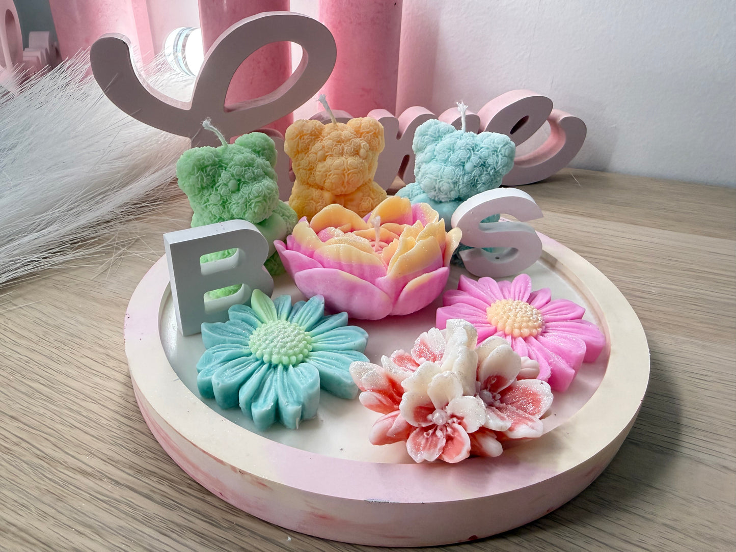 Handgemachte Deko-Kerzen – moderne Blumen & Bären | Geschenkidee für Hochzeit, Pärchen & Jubiläum – personalisierbares Geschenk – handgemacht, personalisierbar, hochwertige Deko