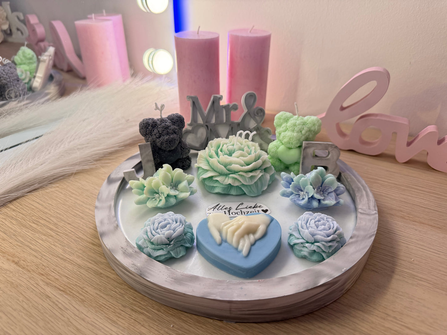 Hochzeits-Dekoteller XXL aus Gips & Sojawachs – exklusives Design mit Blüten & Mr & Mrs