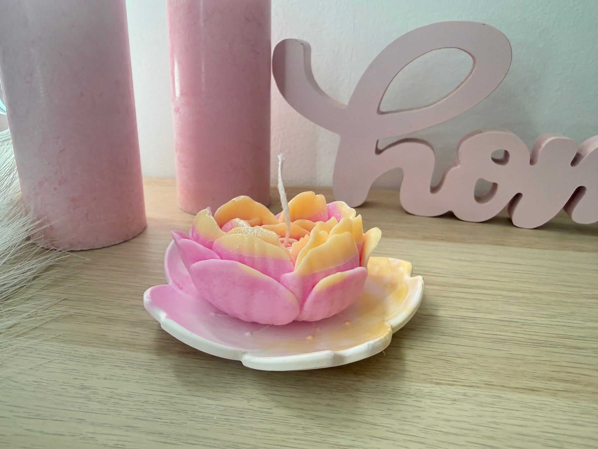 🌸 Handgemachte Blütenschale mit Wachsblume – Rosa & Gelb – personalisierbares Geschenk – handgemacht, personalisierbar, hochwertige Deko