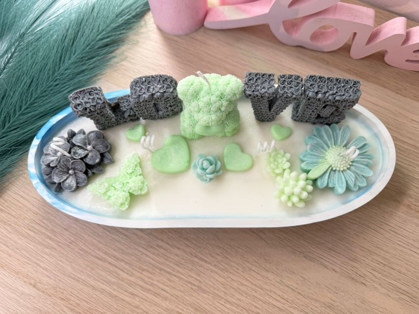 Handgegossenes LOVE-Dekoarrangement XXL in Mint & Anthrazit – modernes Geschenk für besondere Momente – personalisierbares Geschenk