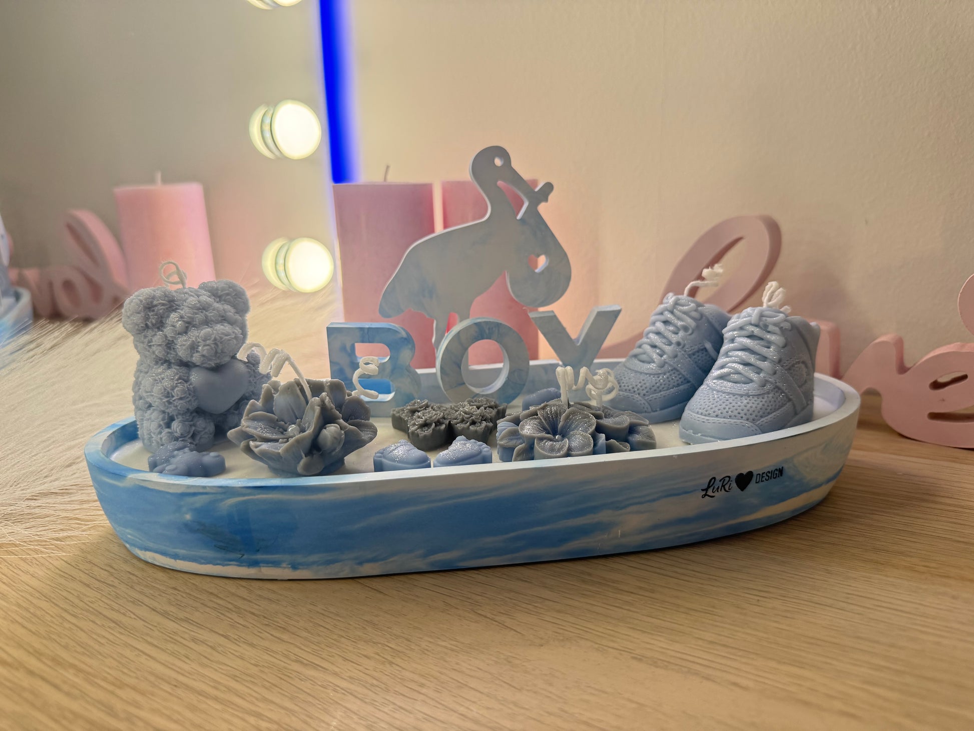 Detailansicht Babyshower Kerzenschale mit Teddy, Babyschuhen und Baby Motiven