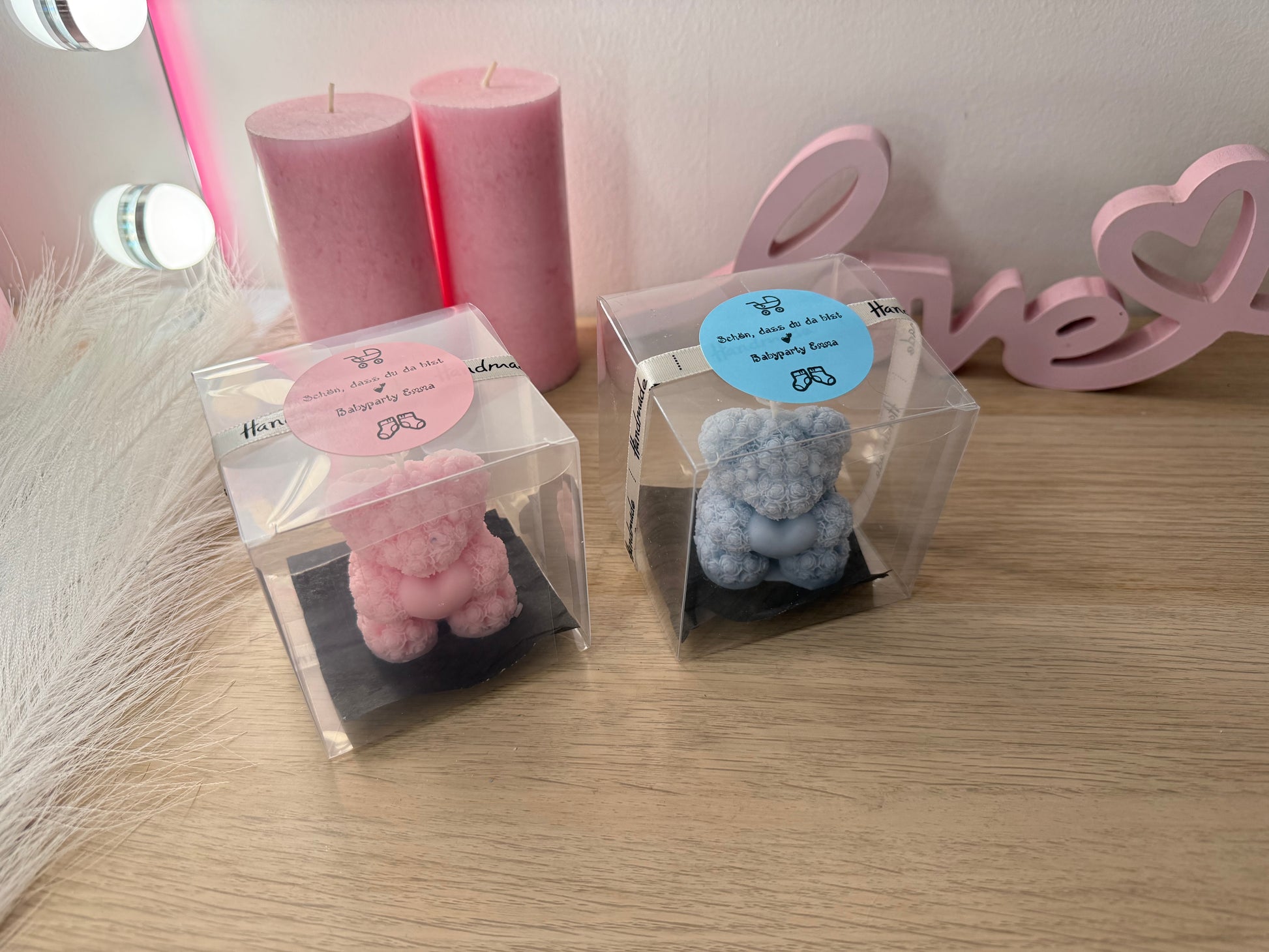 Rosa Teddy Kerze als Babyshower Gastgeschenk, handgemacht in Geschenkbox

