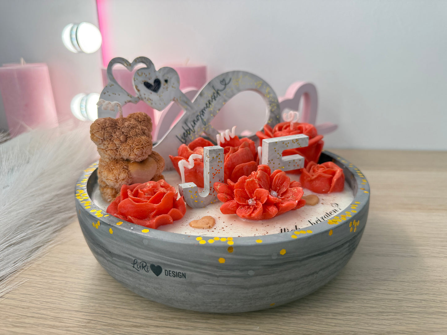 Personalisierbare Geschenkidee mit Herz – handgegossene Dekoschale in Marmoroptik – handgemacht, personalisierbar, hochwertige Deko