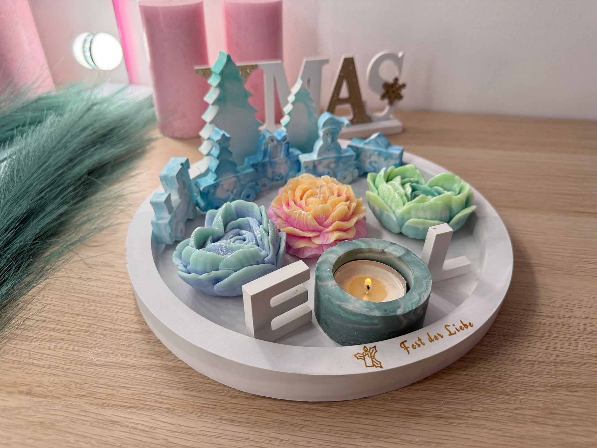 Weihnachts-Deko „Fest der Liebe“ – Handgemachtes Arrangement mit Teelicht – personalisierbare Winterdekoration – handgemacht, personalisierbar, hochwertige Deko