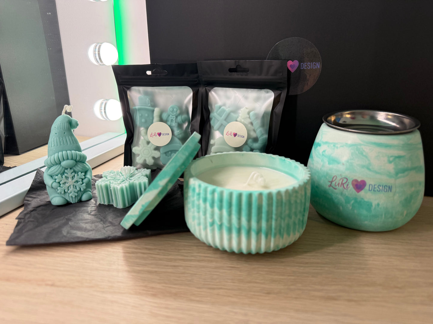 Weihnachtsgeschenkbox – mit Duftwachsschmelzer, Duftkerzen, weihnachtliche Dekokerzen und Duftmelts