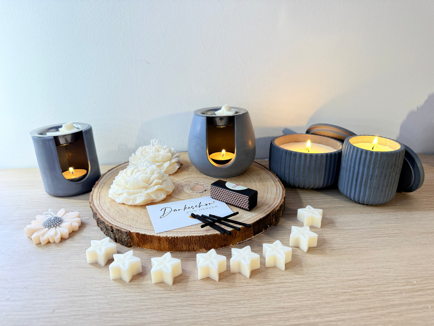 Geschenkbox für Firmenkunden mit Duftkerzen Set, handgemacht und fertig verpackt als stilvolles Dankeschön Geschenk
