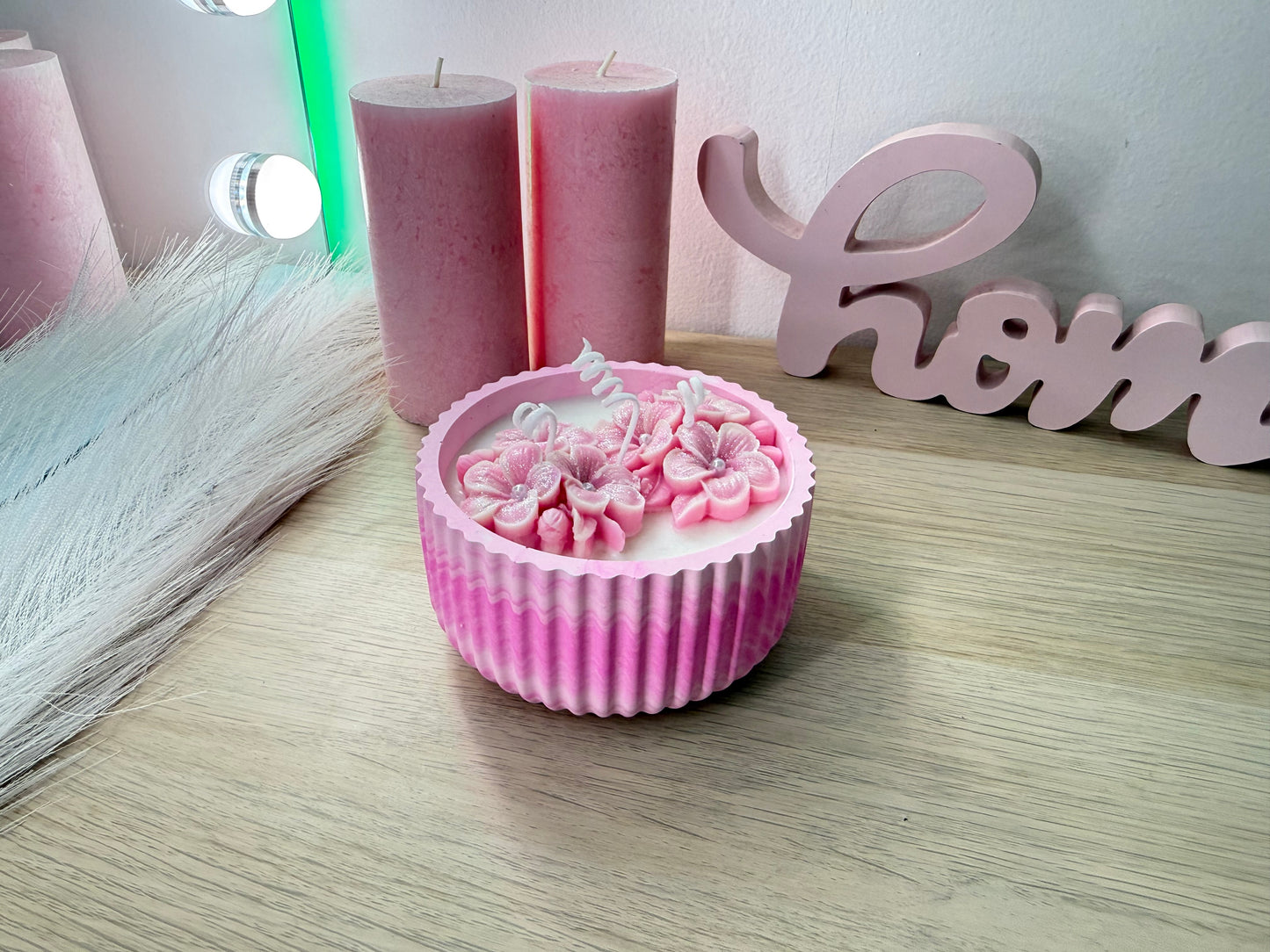 Handgegossene Blütenkerze in Rosé – moderne Deko & besondere Geschenkidee – personalisierbares Geschenk