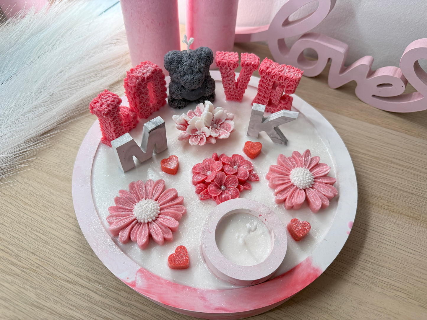 LOVE-Schale Rosa XXL– Handgegossene Deko-Schale mit Blüten, Bärenfigur & Initialen (personaliserbar)