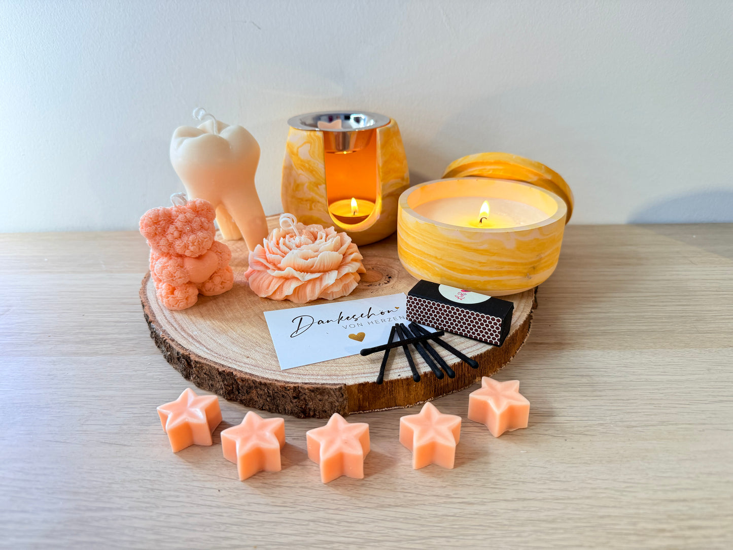 Handgemachtes Kerzen Arrangement mit Duftkerzen, Wax Melts und dekorativen Figuren als liebevolles Geschenk für besondere Anlässe- Zahnarzt 