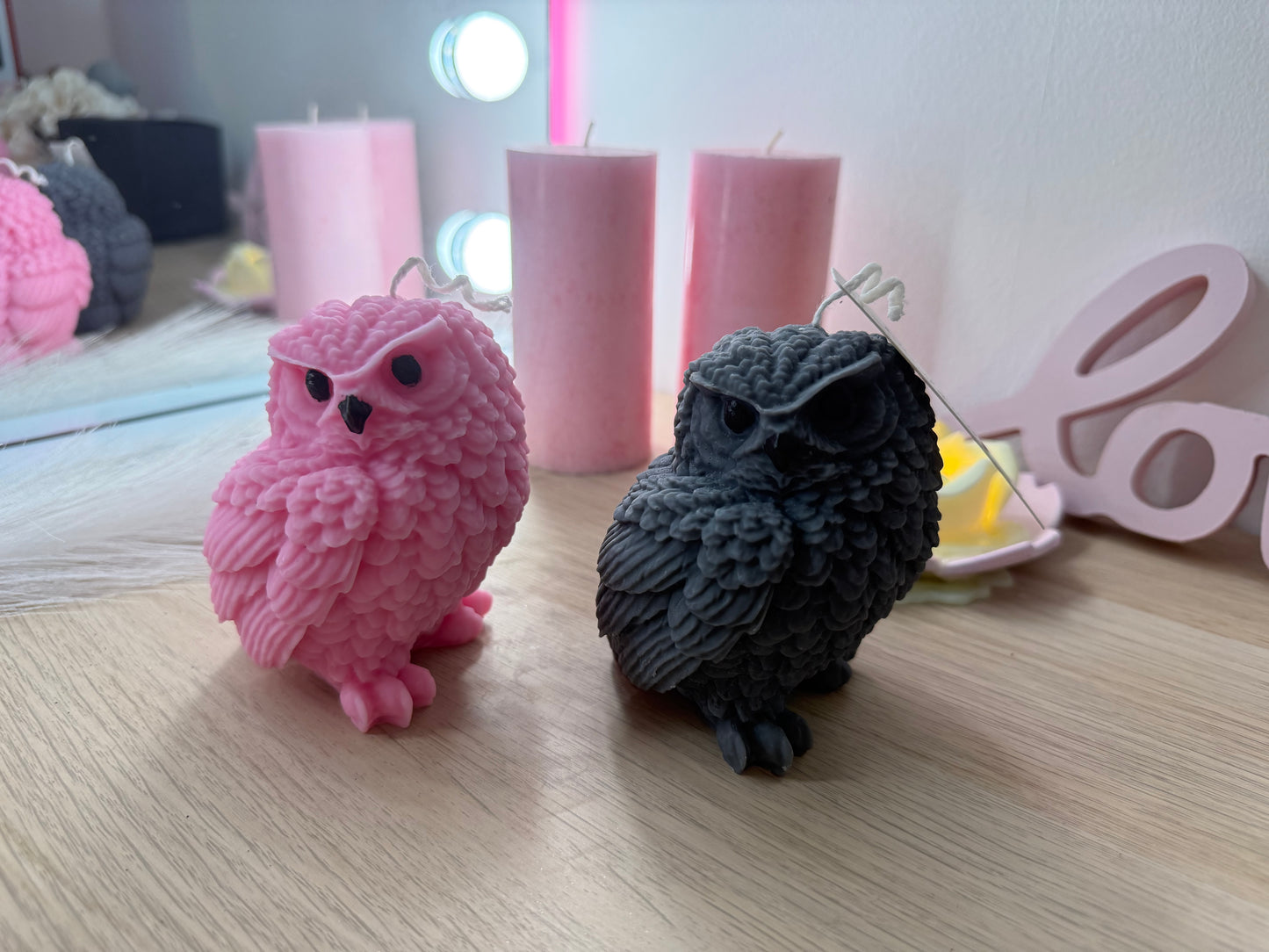 Handgefertigte Eulenfigur aus Sojawachs – 9 cm hoch, 8 cm breit – dekorative Kunstkerze