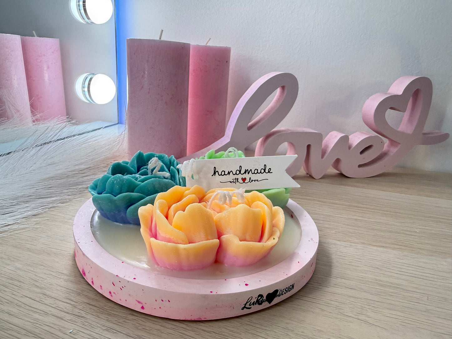 🌸 Handgemachte Blüten aus Wachs auf Gips-Tablett – Rosa, Blau & Mint – personalisierbares Geschenk – handgemacht, personalisierbar, hochwertige Deko