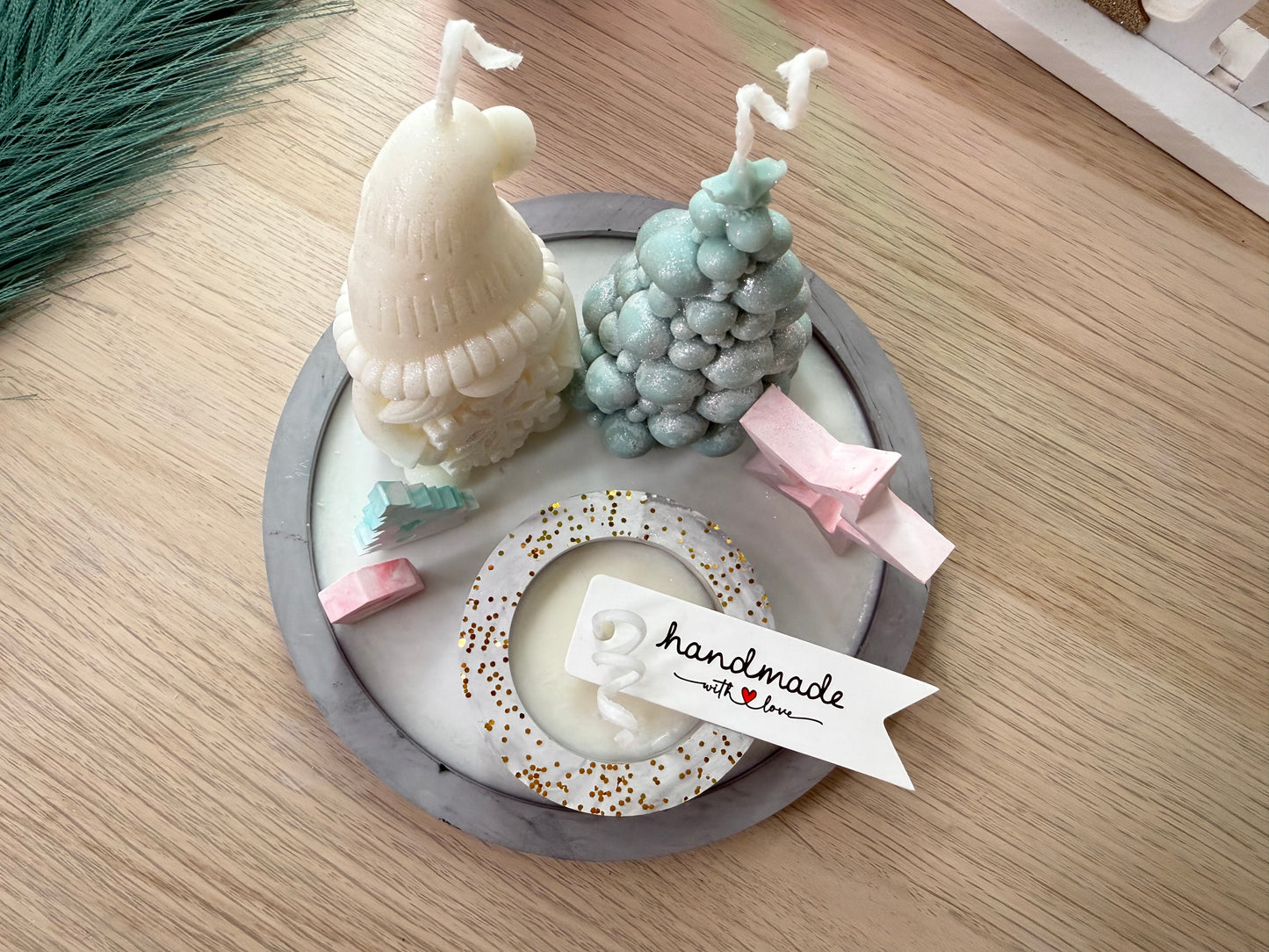 Handgegossenes Winter-Arrangement in Marmoroptik – stilvolle Geschenkidee zur Weihnachtszeit – personalisierbare Winterdekoration – handgemacht, personalisierbar, hochwertige Deko