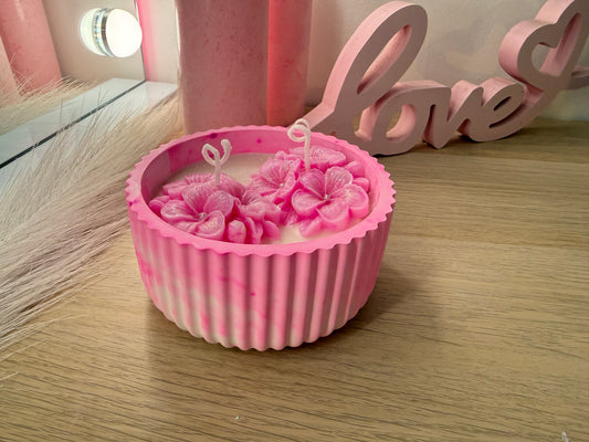 Handgegossene Blütenkerze in Rosé – moderne Deko & besondere Geschenkidee – personalisierbares Geschenk – handgemacht, personalisierbar, hochwertige Deko