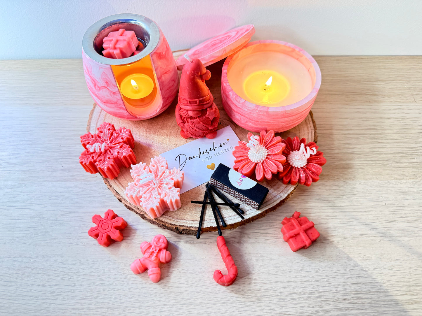 Weihnachtsgeschenkbox – mit Duftwachsschmelzer, Duftkerzen, weihnachtliche Dekokerzen und Duftmelts