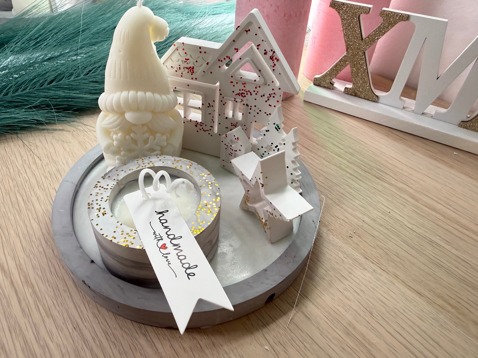 Kleines Winter-Deko-Set mit Wichtelkerze & Minihäusern – handgegossen aus Gips & Sojawachs – personalisierbare Winterdekoration – handgemacht, personalisierbar, hochwertige Deko