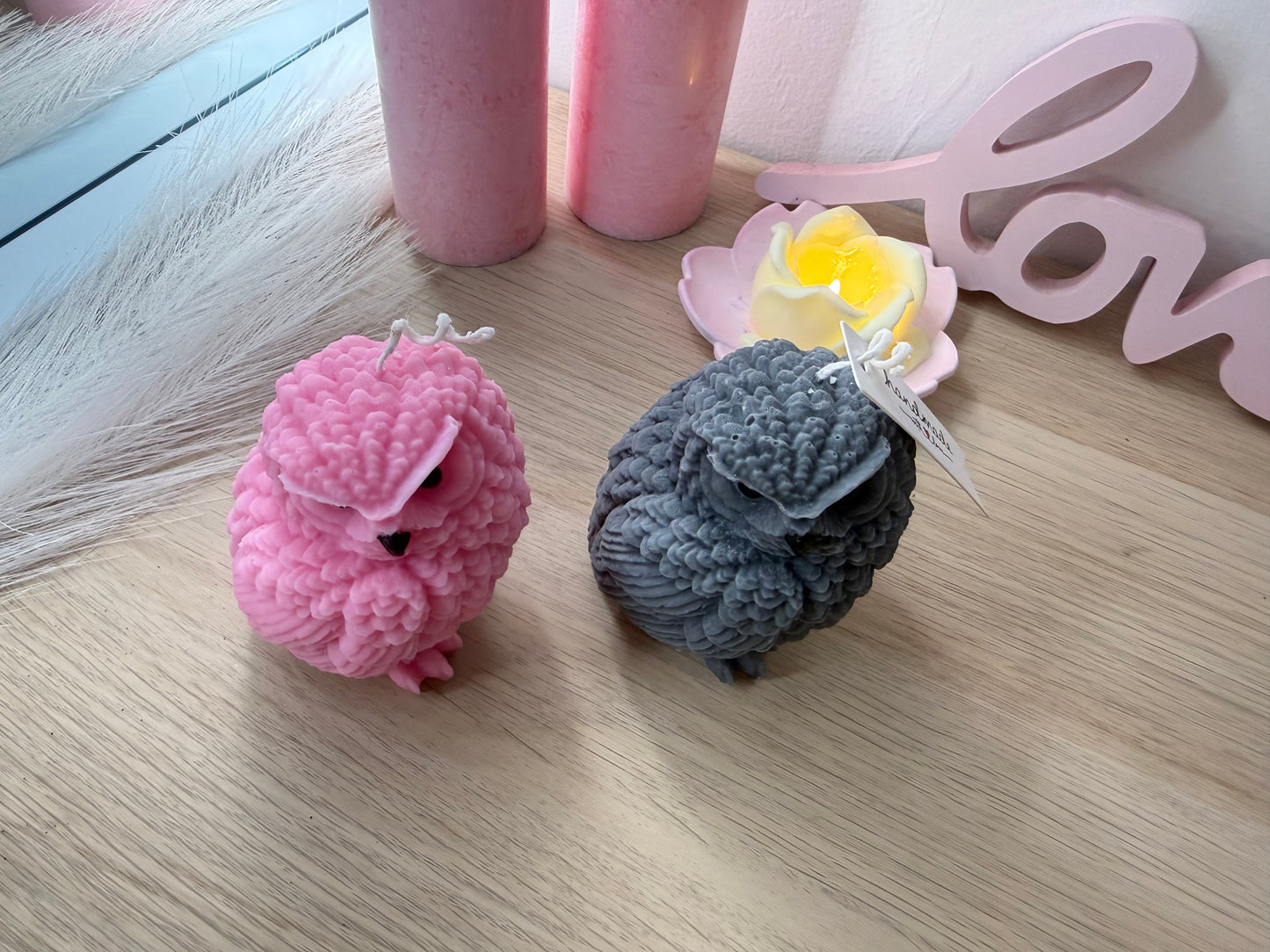 Handgefertigte Eulenfigur aus Sojawachs – 9 cm hoch, 8 cm breit – dekorative Kunstkerze