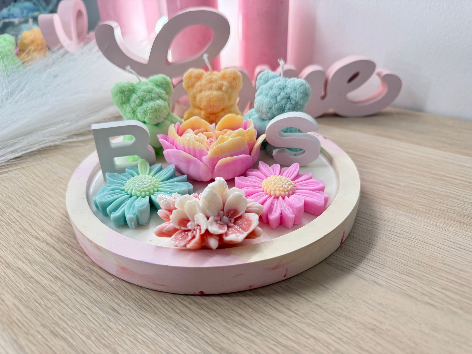 Handgemachte Deko-Kerzen – moderne Blumen & Bären | Geschenkidee für Hochzeit, Pärchen & Jubiläum – personalisierbares Geschenk – handgemacht, personalisierbar, hochwertige Deko