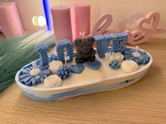 Handgegossenes LOVE-Dekoarrangement XXL in Blau-Weiß – stilvolle Geschenkidee für romantische Anlässe – personalisierbares Geschenk