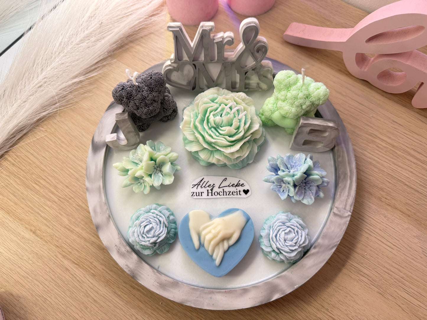 Hochzeits-Dekoteller XXL aus Gips & Sojawachs – exklusives Design mit Blüten & Mr & Mrs