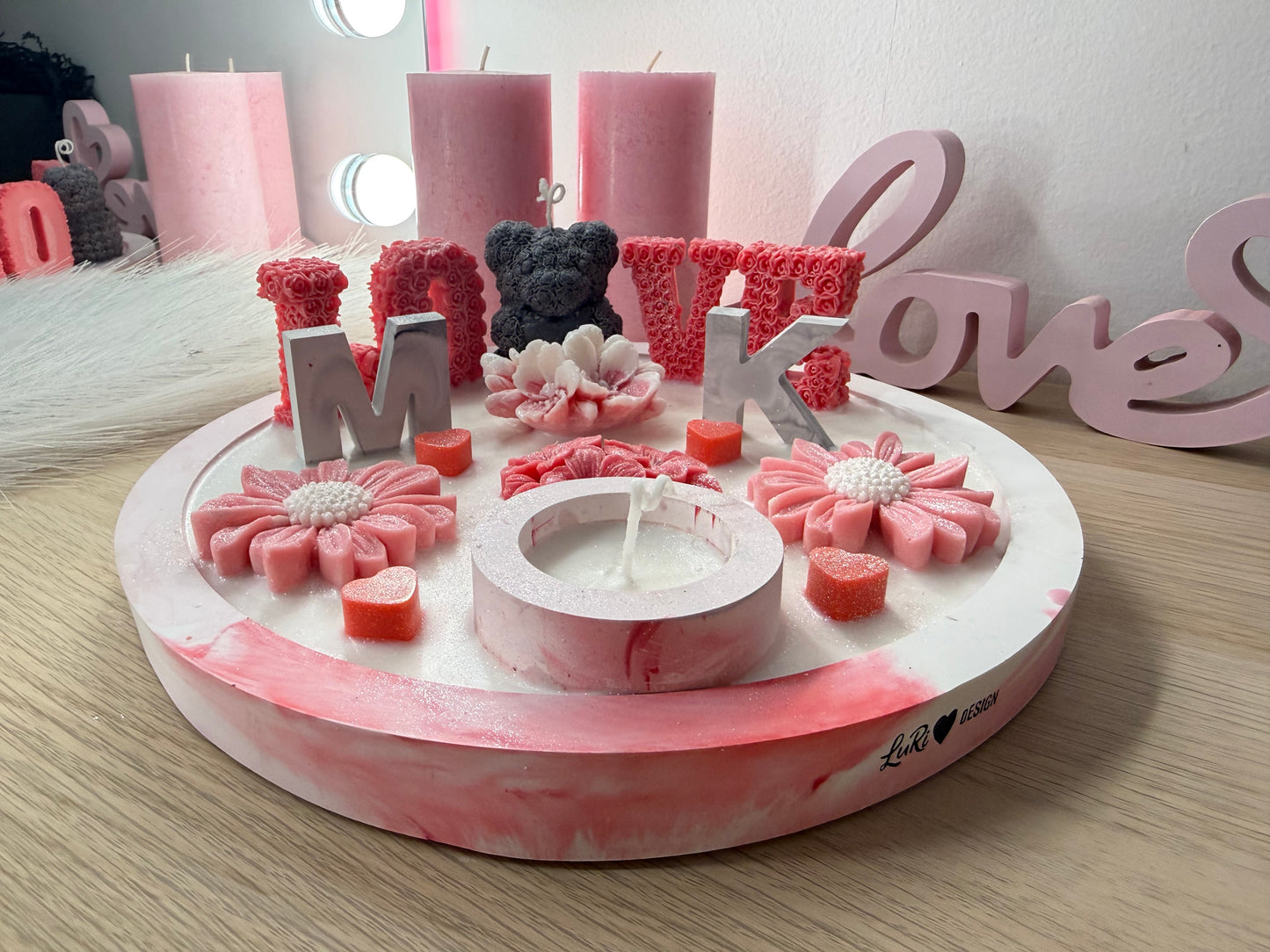 LOVE-Schale Rosa XXL– Handgegossene Deko-Schale mit Blüten, Bärenfigur & Initialen (personaliserbar)