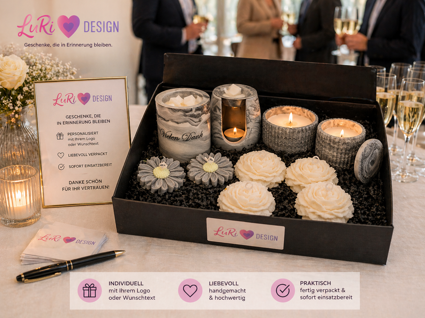 Firmengeschenk Set für Mitarbeiter und Kunden auf Event Tisch – personalisierte Geschenkbox mit Kerzen als Kundengeschenk Unternehmen