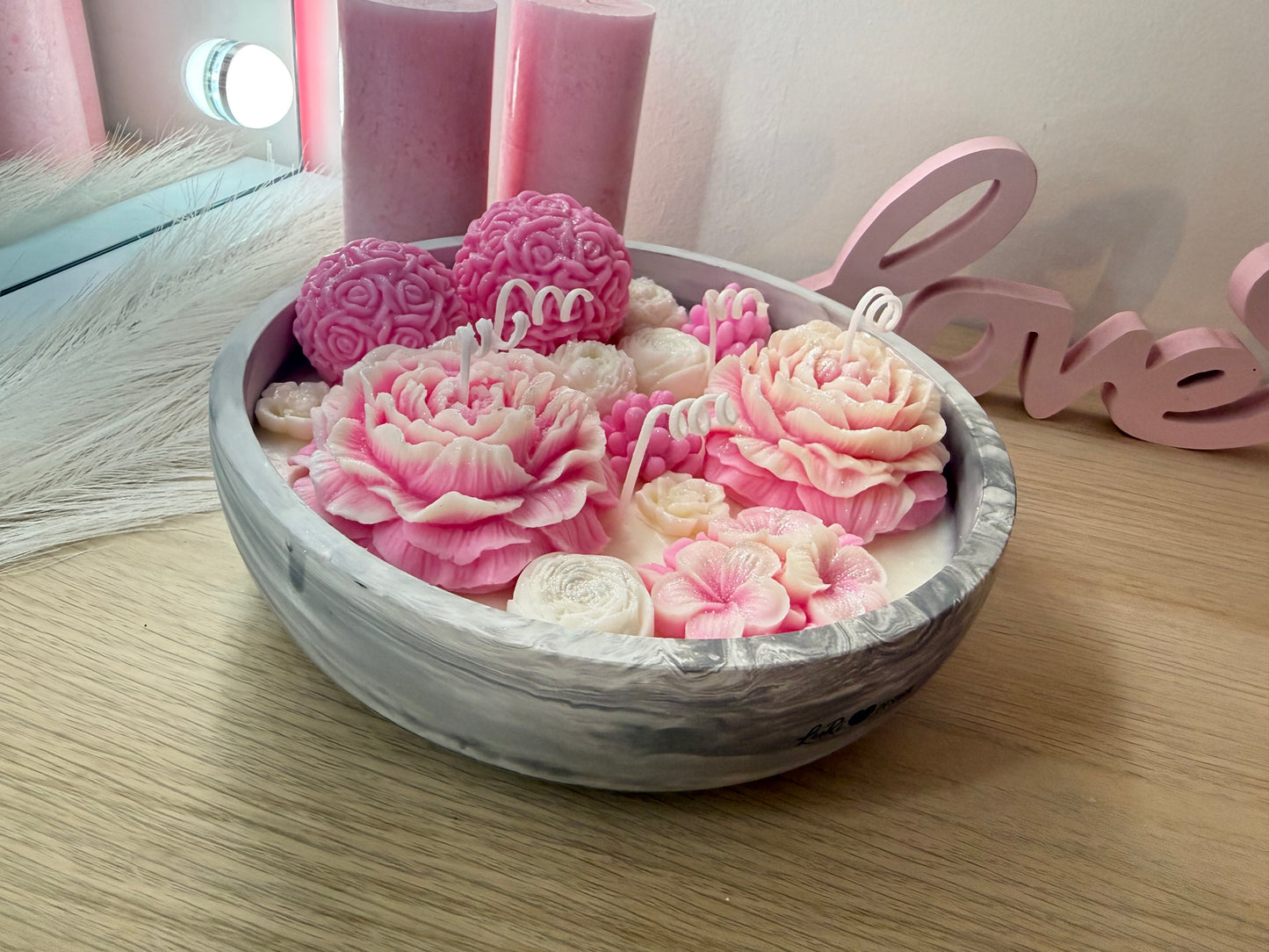 Grand Moments XXL – florale Luxus Dekoschale in Marmoroptik mit Blütenarrangement