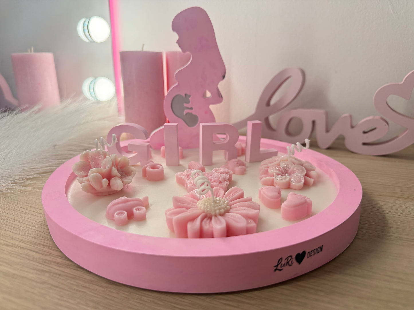 Detailansicht Babyshower Teller mit Blumen und Baby Symbolen, Erinnerungsgeschenk Geburt