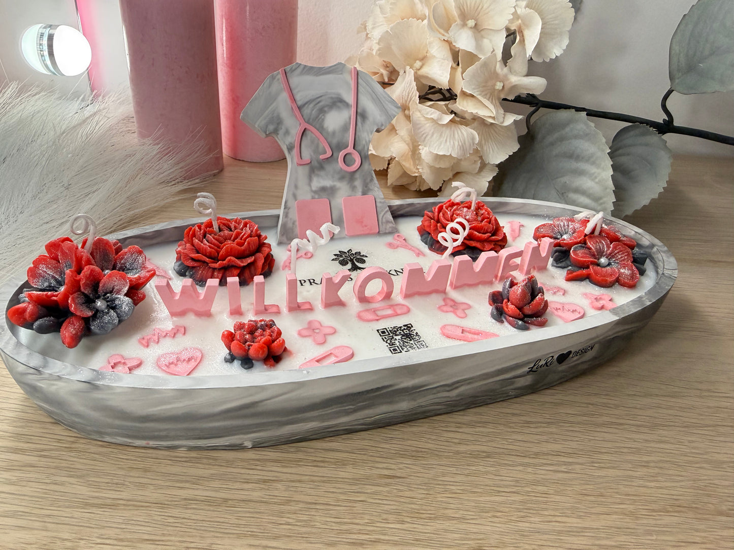 Dekoratives Kerzen Tablett mit Blumen und Pflege Motiv als liebevolle Geschenkidee
