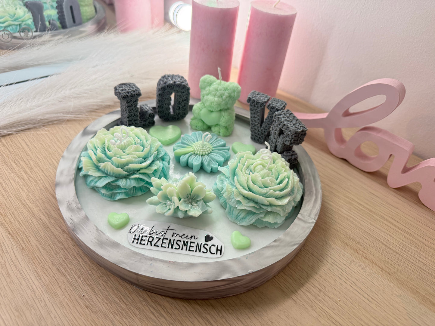 Personalisierbarer Dekoteller XXL aus der LOVE Kollektion mit 3D-Design