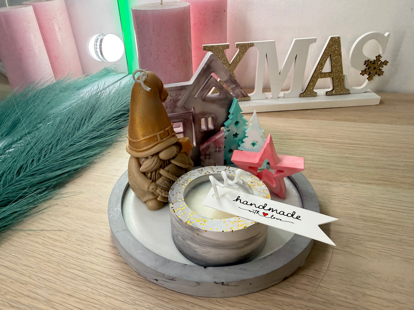 Kleines Winter-Deko-Set mit Wichtelkerze & Minihäusern – handgegossen aus Gips & Sojawachs – personalisierbare Winterdekoration – handgemacht, personalisierbar, hochwertige Deko