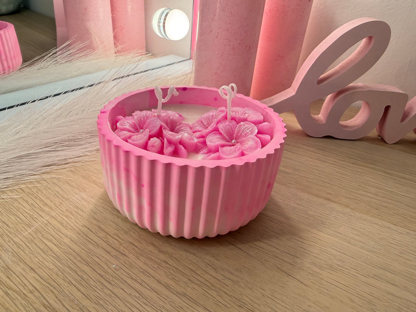 Handgegossene Blütenkerze in Rosé – moderne Deko & besondere Geschenkidee – personalisierbares Geschenk – handgemacht, personalisierbar, hochwertige Deko