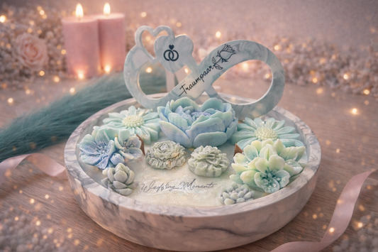 Personalisierte Kerzenschale mit Infinity-Herz und Blumen in Pastellfarben – romantische Geschenkidee zur Hochzeit oder Verlobung