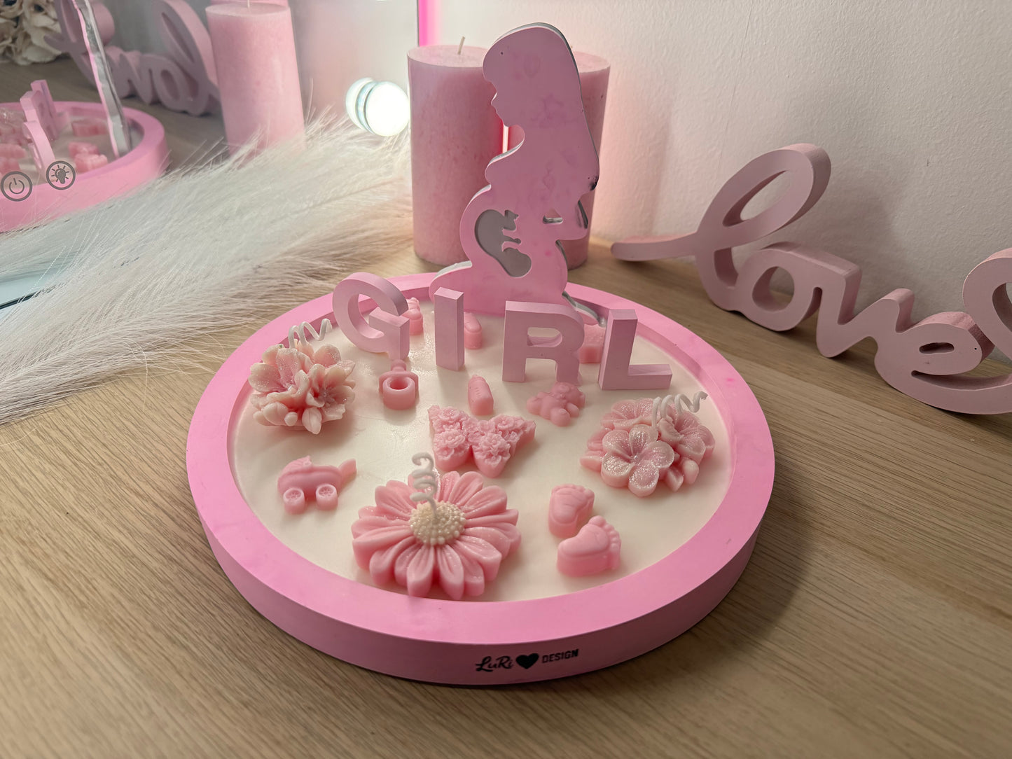Handgefertigter Baby Teller mit Baby Motiven, personalisierte Dekoration zur Geburt
