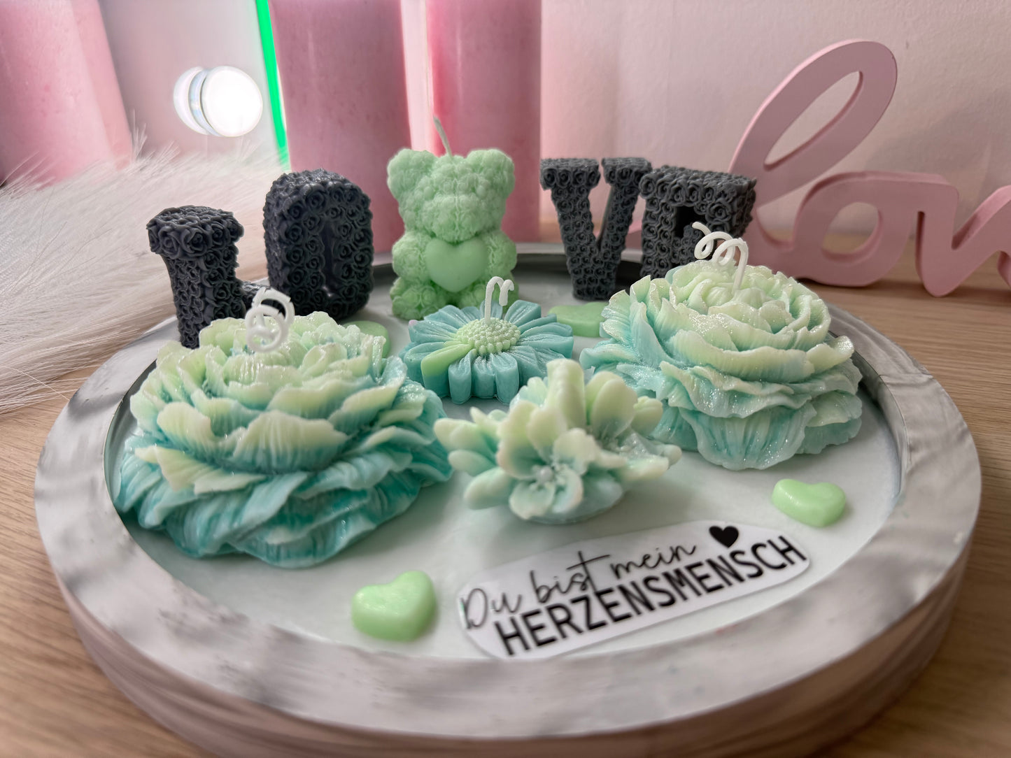 Personalisierbarer Dekoteller XXL aus der LOVE Kollektion mit 3D-Design