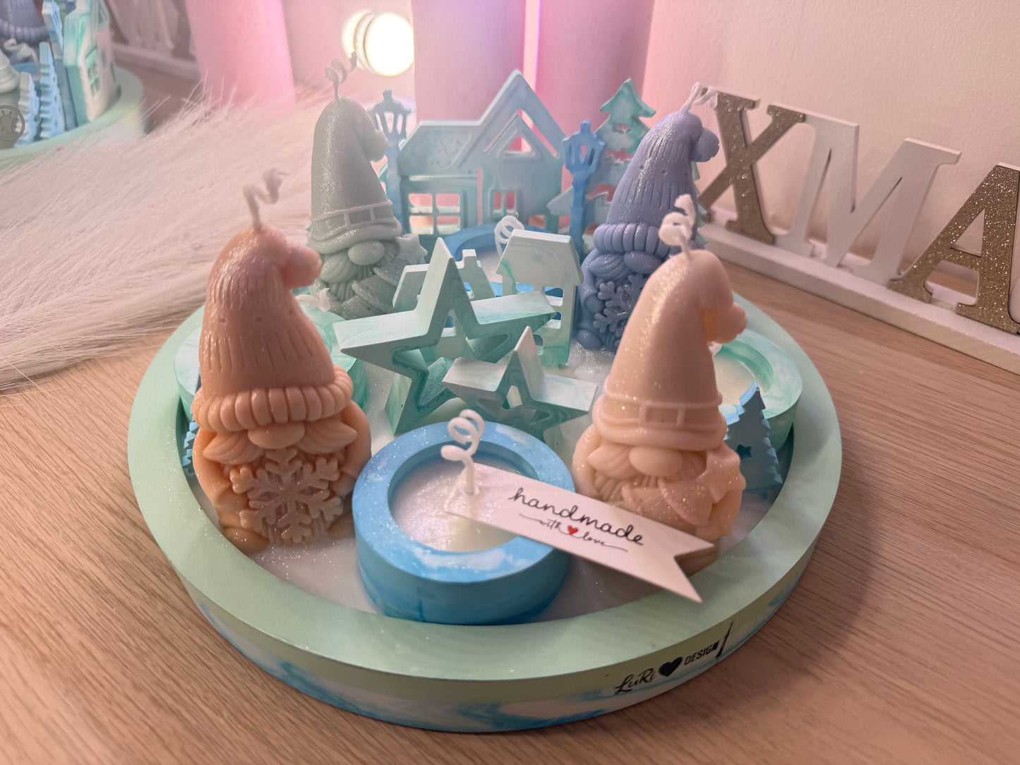 Handgegossenes Winter-Dekoarrangement mit Wichteln XXL – modernes Weihnachtsdesign für Zuhause – personalisierbare Winterdekoration