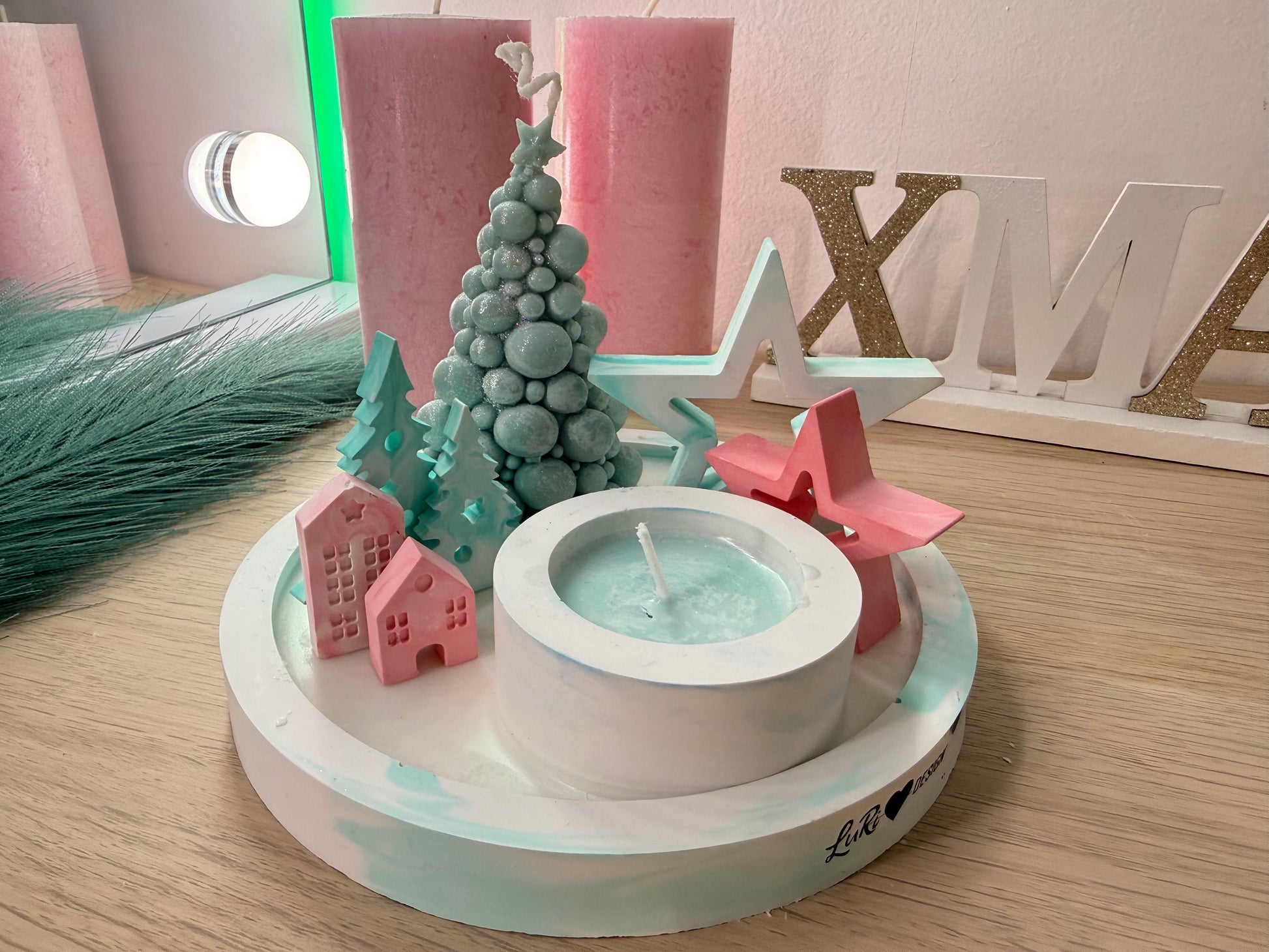 Handgegossenes Winter-Dekoarrangement in Pastell – moderne Geschenkidee für die Weihnachtszeit – personalisierbare Winterdekoration – handgemacht, personalisierbar, hochwertige Deko