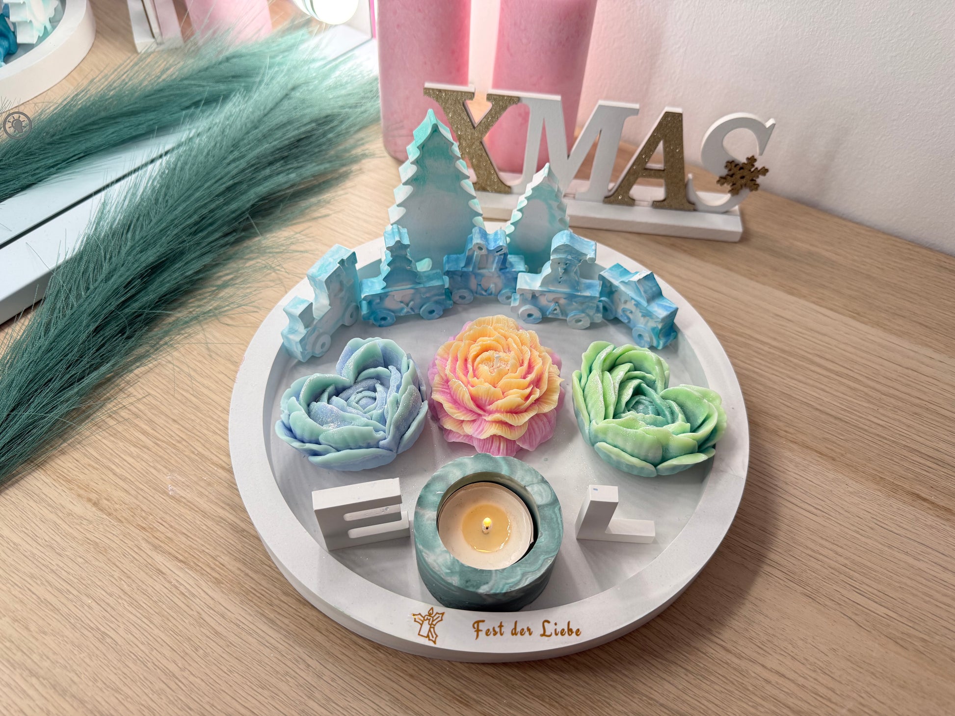 Weihnachts-Deko „Fest der Liebe“ – Handgemachtes Arrangement mit Teelicht – personalisierbare Winterdekoration – handgemacht, personalisierbar, hochwertige Deko