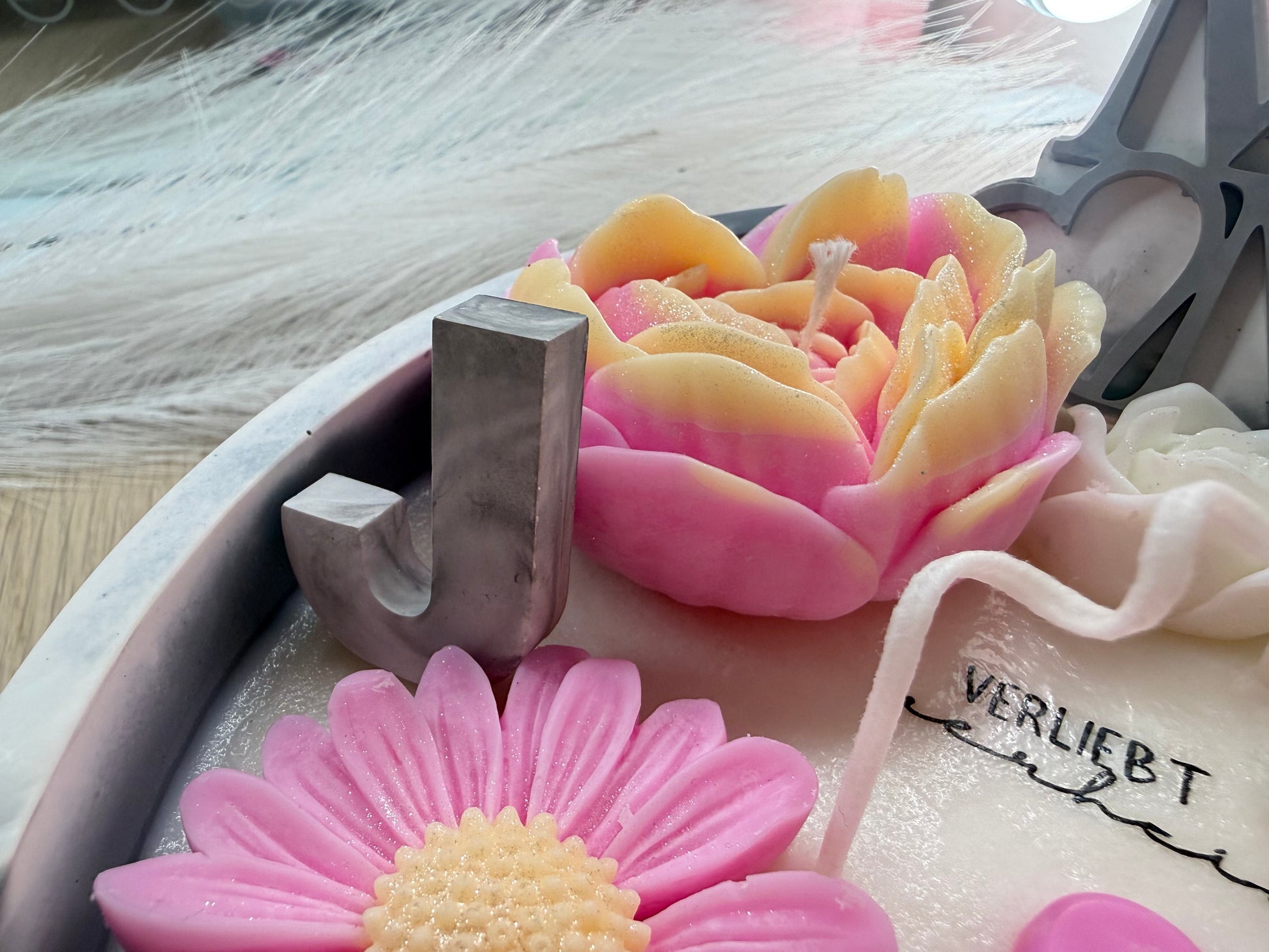 Edles Deko-Arrangement in Marmoroptik – handgegossene Geschenkidee für Hochzeit & Verlobung – personalisierbares Geschenk – handgemacht, personalisierbar, hochwertige Deko