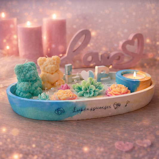 Romantisches Kerzen Geschenkset auf ovalem Tablett mit Bären- und Blumenkerzen sowie Teelicht – personalisierte, handgemachte Deko für Hochzeit, Jahrestag oder Geschenkidee für Paare