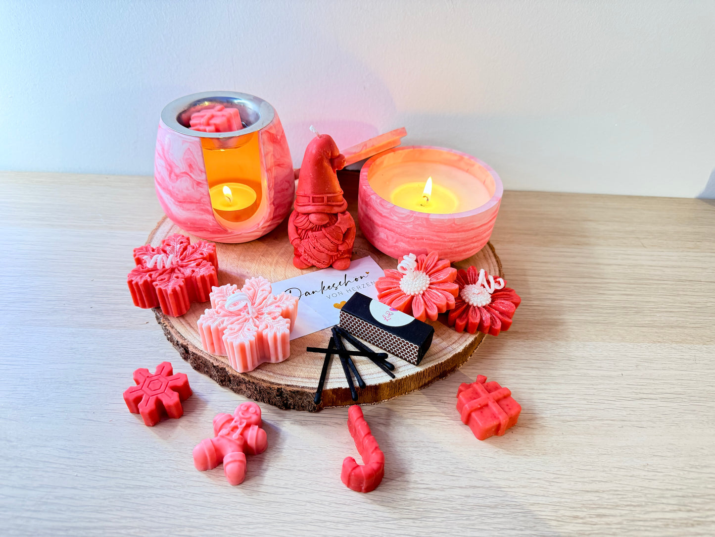 Weihnachtsgeschenkbox – mit Duftwachsschmelzer, Duftkerzen, weihnachtliche Dekokerzen und Duftmelts