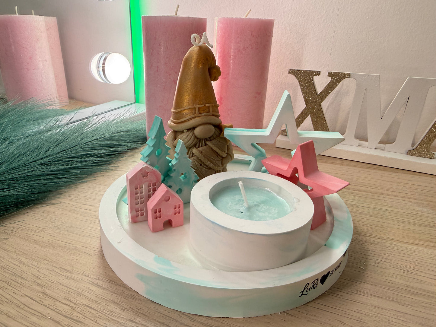 Handgegossenes Winter-Dekoarrangement in Pastell – moderne Geschenkidee für die Weihnachtszeit – personalisierbare Winterdekoration – handgemacht, personalisierbar, hochwertige Deko