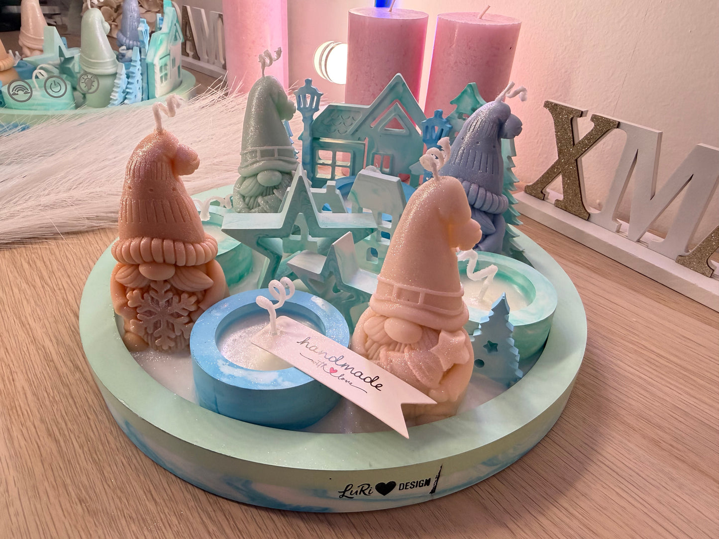 Handgegossenes Winter-Dekoarrangement mit Wichteln XXL – modernes Weihnachtsdesign für Zuhause – personalisierbare Winterdekoration