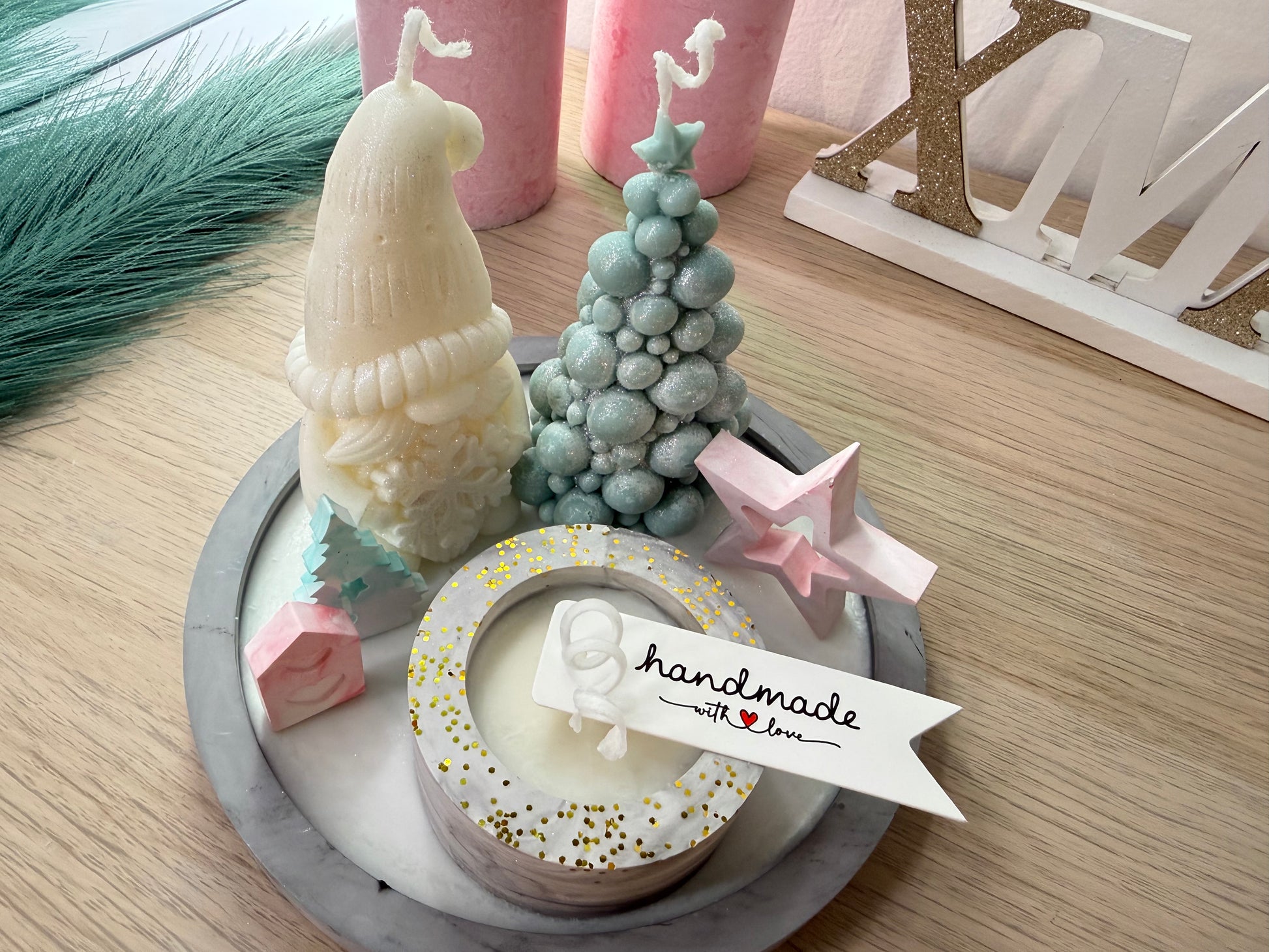 Handgegossenes Winter-Arrangement in Marmoroptik – stilvolle Geschenkidee zur Weihnachtszeit – personalisierbare Winterdekoration – handgemacht, personalisierbar, hochwertige Deko
