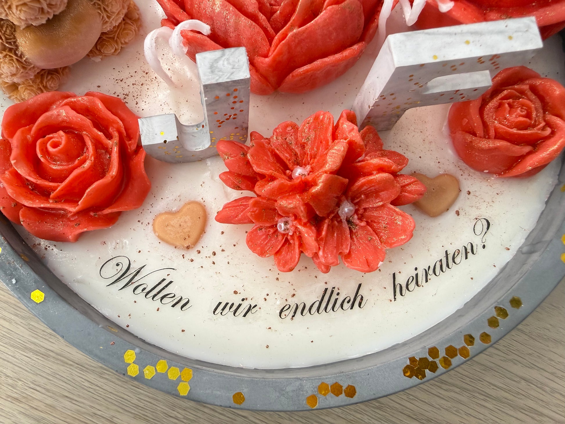 Personalisierbare Geschenkidee mit Herz – handgegossene Dekoschale in Marmoroptik – handgemacht, personalisierbar, hochwertige Deko