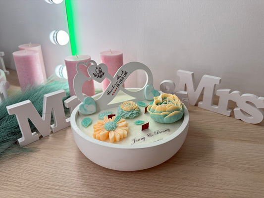 Personalisierte Infinity-Schale – Hochzeit, Verlobung, Jahrestag | Handgemacht mit Blumen & Namen – handgemacht, personalisierbar, hochwertige Deko