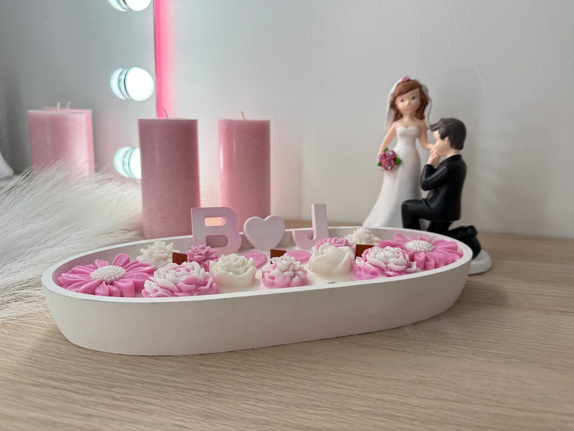 Handgegossene Hochzeitsdeko aus Gips & Wachs. Jedes Stück ein Unikat m. Blumen, Initialen, feinem Glanz. Perfekt als Geschenk o. Erinnerung. – personalisierbares Geschenk – handgemacht, personalisierbar, hochwertige Deko